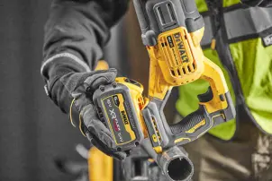 Пила шабельна акумуляторна DeWALT DCS386NT №10