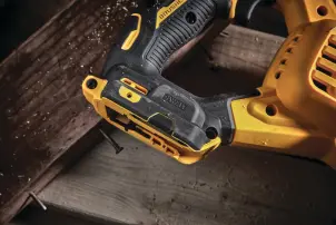 Пила шабельна акумуляторна DeWALT DCS386NT №15