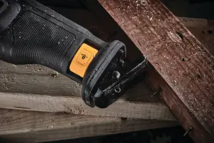 Пила шабельна акумуляторна DeWALT DCS386NT №17