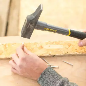 Молоток столярний STANLEY "Fiberglass", G=500гр, розмір голівки 30мм. №6