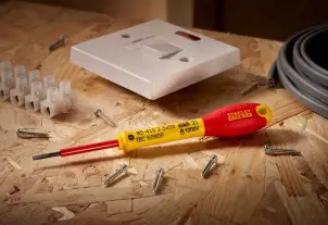 Отвертка электричество Stanley "Fatmax VDE 1000v" изолированная с жалом под прямой шлиц 2,5x50 мм. №12
