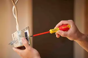 Викрутка електрика STANLEY "FatMax VDE 1000V" ізольована з жалом під шліц Ph1х100мм №9