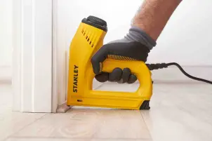 Степлер електричний STANLEY, під скоби типу " G" 6, 8, 10,12,14 мм і шпильки типу " J" 12-15 мм. №11