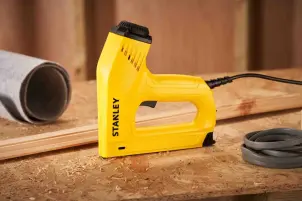 Степлер електричний STANLEY, під скоби типу " G" 6, 8, 10,12,14 мм і шпильки типу " J" 12-15 мм. №13