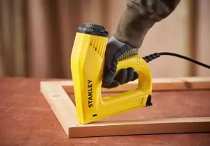 Степлер електричний STANLEY, під скоби типу " G" 6, 8, 10,12,14 мм і шпильки типу " J" 12-15 мм. №14