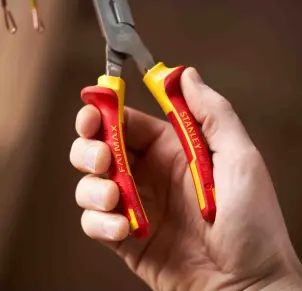 Плоскогубці електрика STANLEY "MaxSteel VDE 1000V" з видовженими губками ізольовоні, L=210мм №8
