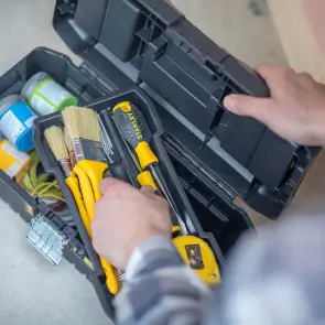 Ящик STANLEY " ESSENTIAL", 406x205x195 мм (16"), пластиковий, з металевими клямками. №15