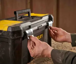 Ящик STANLEY " ESSENTIAL", 482x254x250 мм (19"), пластиковий, з металевими клямками. №8