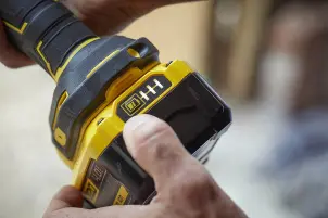 Шліфмашина кутова - болгарка акумуляторна STANLEY FATMAX SFMCG400B №6