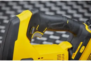 Пила торцювальна акумуляторна STANLEY FATMAX SFMCS701M1+SFMCS600B №9