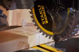 Пила торцювальна акумуляторна STANLEY FATMAX SFMCS701M1+SFMCS600B №15