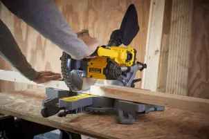 Пила торцювальна акумуляторна STANLEY FATMAX SFMCS701M1+SFMCS600B №16