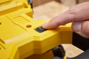 Пила торцювальна акумуляторна STANLEY FATMAX SFMCS701M1+SFMCS600B №18