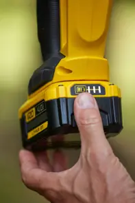 Кущоріз акумуляторний STANLEY FATMAX SFMCHT855M1 №5