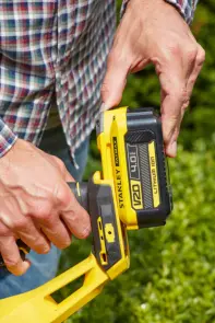 Кущоріз акумуляторний STANLEY FATMAX SFMCHT855M1 №7