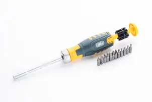Викрутка реверсивна посилена з бітами CrV 13 в 1 СИЛА №1
