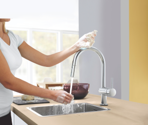 Сенсорний змішувач для кухні з висувним виливом Grohe Minta Touch (31358DC2) №2