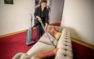Акумуляторний щітковий пилосос CV 30/2 Bp Adv Karcher №7