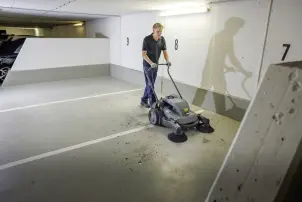 Компактна підмітальна машина KM 70/30 C Bp 2SB (з двома бічними щітками) Karcher №2