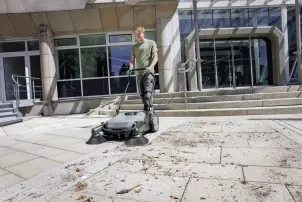 Компактна підмітальна машина KM 70/20 C 2SB (з двома бічними щітками) Karcher №4