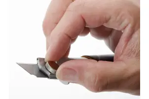 Нож Pro-Touch Snap-Off сверхпрочный 18 мм №2