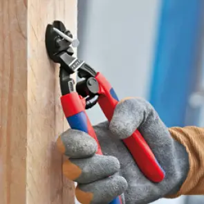 Болторіз компактний зігнутий під кутом, діаметр 6,0мм CoBolt KNIPEX 71 22 200 Т, зі страхувальним кріпленням, фосфатований №2