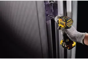 Шуруповерт ударный аккумуляторный DeWALT, 12V XR Li-Ion, бесщеточный, 163 Нм, 2850 об / мин, 2 аккумулятора, зарядное устройство, чемодан №6