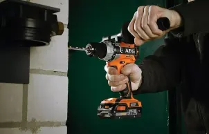 Дриль-шуруповерт акумуляторний AEG BSB18C2BL-402TB №4