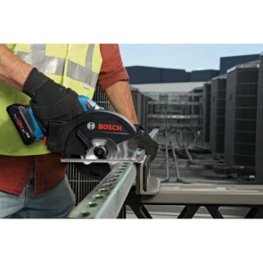 Аккумуляторная дисковая пила Bosch Professional GKM 18V-50 (18 В, 2х5 А*ч, 136 мм) (06016B8002) №3