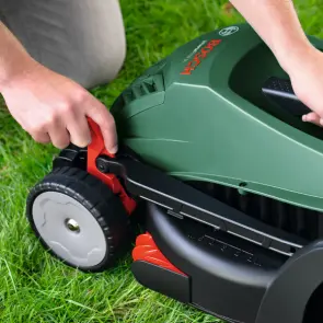 Електрична газонокосарка Bosch UniversalRotak 34-405 (1.3 кВт, 340 мм) (06008A6401) №5