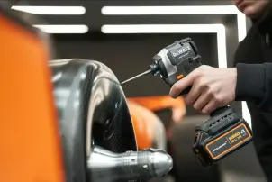 Набор из двух инструментов аккумуляторных бесщеточных McLaren F1 TEAM LIMITED EDITION DeWALT DCK200MM2T №14