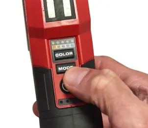 Акумуляторний ліхтар для підбору кольору MILWAUKEE M12 CML-401 №6