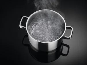 Варочная поверхность Electrolux комбинированная (2 газ + 2 инд), 60см, расширенная зона, чугун, черный №7