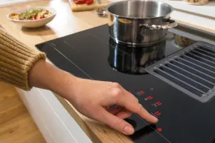 Варильна повверхня Gorenje індукційна, 83см, розширена зона, вбудована витяжка, 620м.куб/год, чорний №7