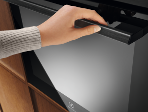 Духовой шкаф Electrolux электрический, 72л, A++, дисплей, конвекция, пиролиз, телескопические направляющие, черный №9