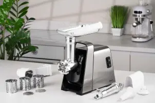 М'ясорубка Ardesto, 2400Вт, 2.2кг/хв, 3 решітки, насадка для ковбас, кеббе, томатів, 4 терки, пластик, чорно-срібний №6