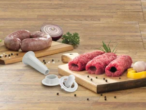 Мясорубка Gorenje, 1800Вт, 2.1кг/мин, 2 решетки, насадка для колбас, кеббе, томатов, 3 терки, пластик/металл, белый №10