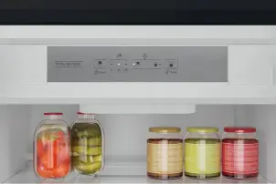 Холодильник Hotpoint встроен с нижн. мороз., 193,5x54х54, холод.отд.-212л, мороз.отд.-68л, 2дв., А+, NF, инв., зона нулевая, белый №10