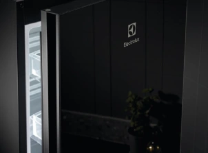 Холодильник Electrolux з нижн. мороз., 201x60х66, холод.відд.-244л, мороз.відд.-94л, 2дв., А++, NF, інв., диспл внутр., зона св-ті, чорний (скло) №5