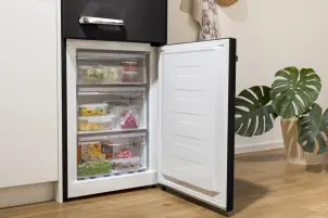 Холодильник с нижн. мороз. камерой Gorenje, 194x66x60см, 2 двери, 204(96)л, А++, Retro, NoFrost+, Внутр. Диспл, Зона св-ти, черный №11