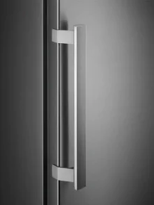 Холодильна камера Electrolux, 186x60х65, 358л, А++, ST, диспл внутр., зона св-ті, нерж №3