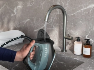 утюг Electrolux, 2600Вт, 370мл, паровой удар 240гр, алюминиевая подошва, электр. управление, зелено-черный №2