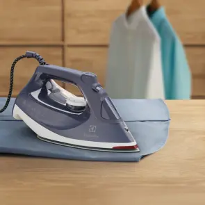 Праска Electrolux, 2400Вт, 330мл, паровий удар 160гр, керам. підошва, сіро-білий №6