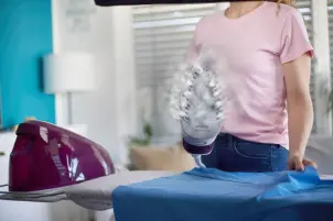 Праска-парогенератор Gorenje, 2800Вт, 1700мл, паровий удар -140гр, мех.упр., керам. підошва, бордовий №9