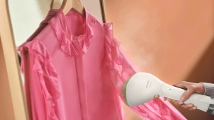 Отпариватель Philips компактный Series 7000, 1500Вт, 100 и 200мл, паровой удар -28гр, перчатка, чехол, нерж. сталь, белый №7