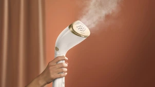 Отпариватель Philips компактный Series 7000, 1500Вт, 100 и 200мл, паровой удар -28гр, перчатка, чехол, нерж. сталь, белый №8