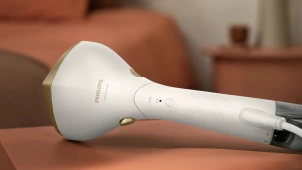 Отпариватель Philips компактный Series 7000, 1500Вт, 100 и 200мл, паровой удар -28гр, перчатка, чехол, нерж. сталь, белый №10