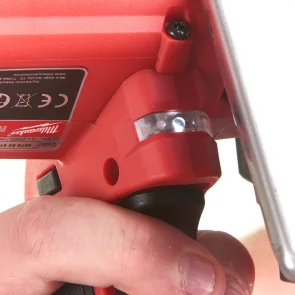 Шлифмашина универсальная отрезная аккумуляторная MILWAUKEE M12 FCOT, 76мм №15