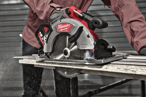 Циркулярная пила MILWAUKEE M18 FCSG66-0 FUEL 190мм по дереву и пластику №9