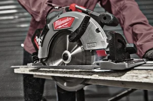 Циркулярная пила MILWAUKEE M18 FCSG66-0 FUEL 190мм по дереву и пластику №10